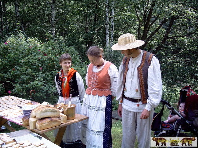 2004NS 42